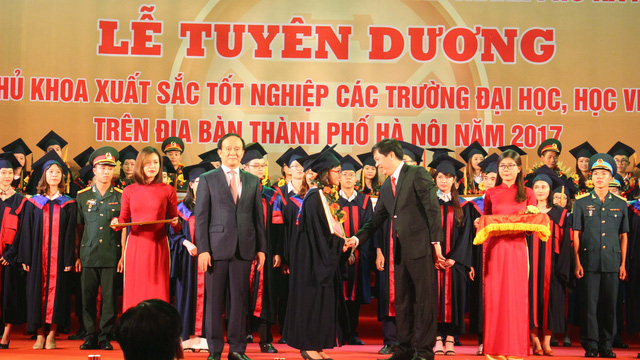 Tuyên dương 84 thủ khoa xuất sắc tốt nghiệp các trường đại học, học viện trên địa bàn thành phố Hà Nội