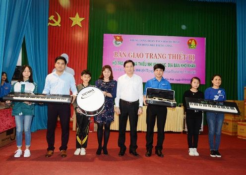 Hỗ trợ trang thiết bị các nhà thiếu nhi khu vực, địa bàn khó khăn năm 2016