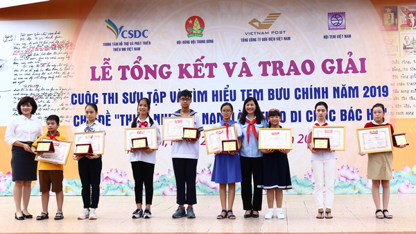 Trao giải Cuộc thi 