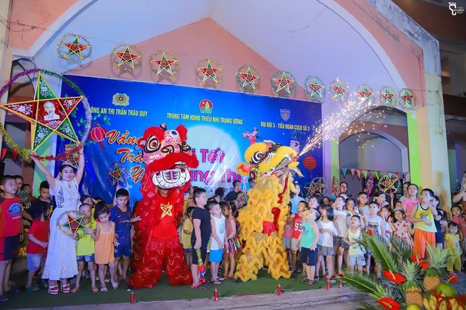 Vầng trăng yêu thương 2019