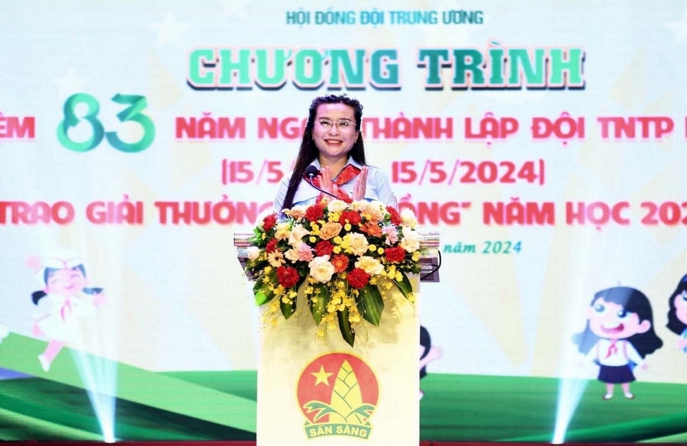 83 mùa hoa - Đội ta lớn lên cùng đất nước