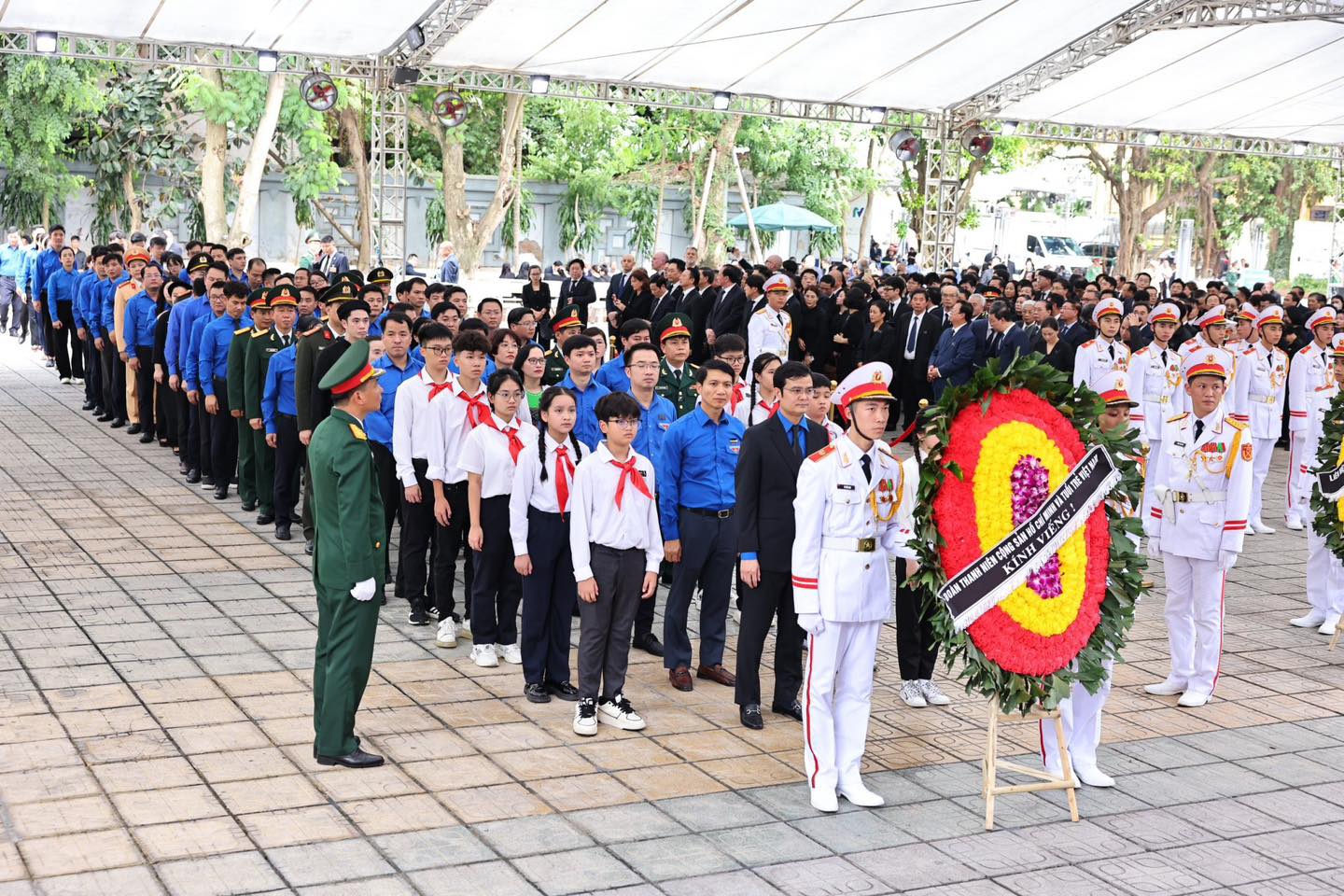 Đoàn đại biểu Đoàn TNCS Hồ Chí Minh và tuổi trẻ Việt Nam kính viếng Tổng Bí thư Nguyễn Phú Trọng