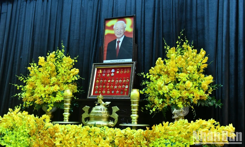 Hàng nghìn đoàn của lãnh đạo các cấp và nhân dân cả nước, kiều bào và bạn bè quốc tế viếng Tổng Bí thư Nguyễn Phú Trọng